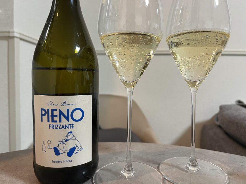 ピエーノ フリッツァンテ（PIENO Frizzante）｜洋梨と青リンゴが香る爽やかな微発泡白ワイン