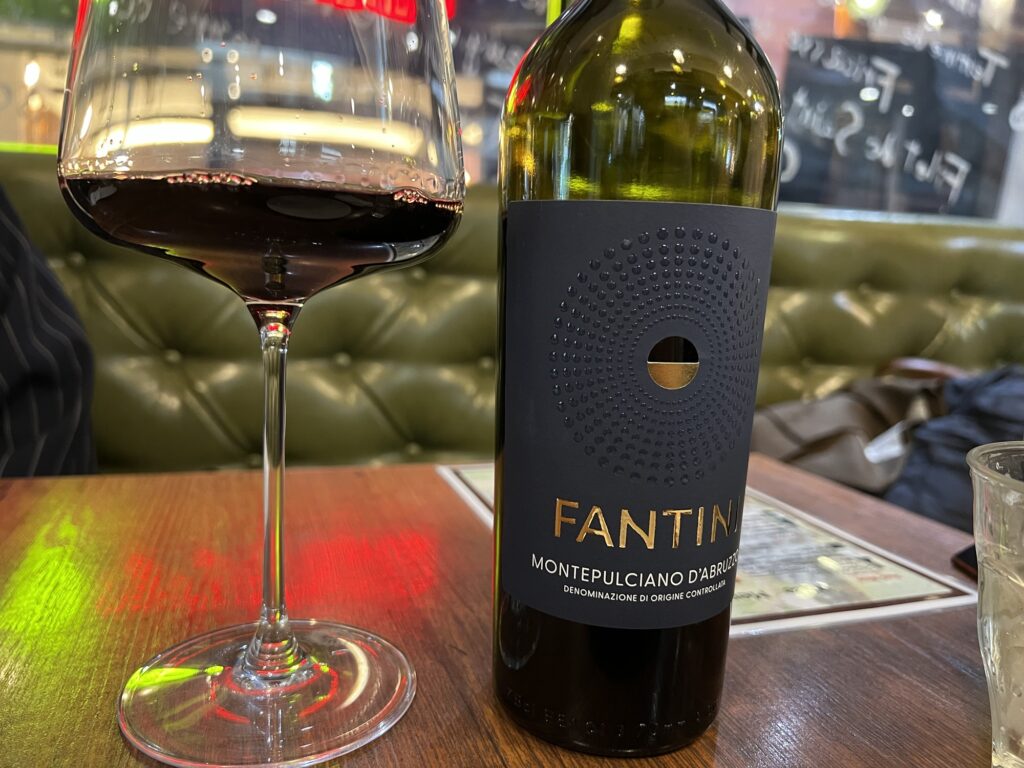 【実飲レビュー】ファンティーニ モンテプルチアーノ・ダブルッツォ 2023 | 心の深層に寄り添う、優しきイタリアの雫